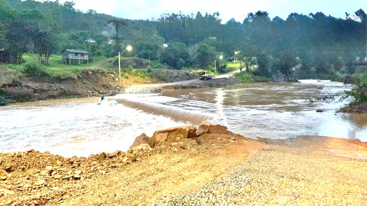 Estiva alagada entre Encantado e Relvado após as chuvas da semana passada. (FOTOS: DIVULGAÇÃO)