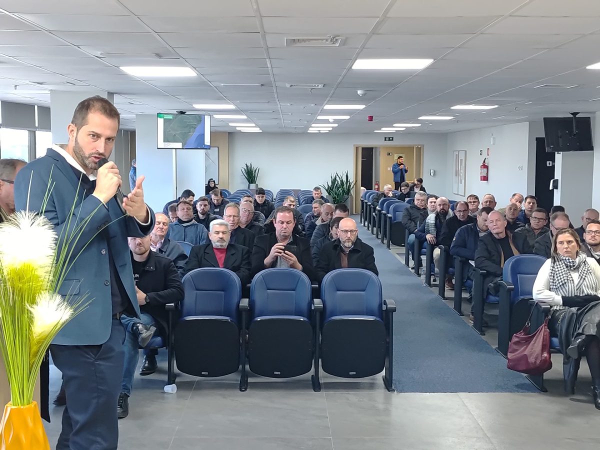 Encontro detalhou a proposta da cooperativa para mitigar danos de cheias e estiagem. (Foto: Mateus Souza)