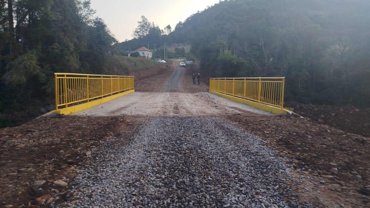Ponte na Linha Poço da Laje é concluída e restabelece conexão com o Centro
