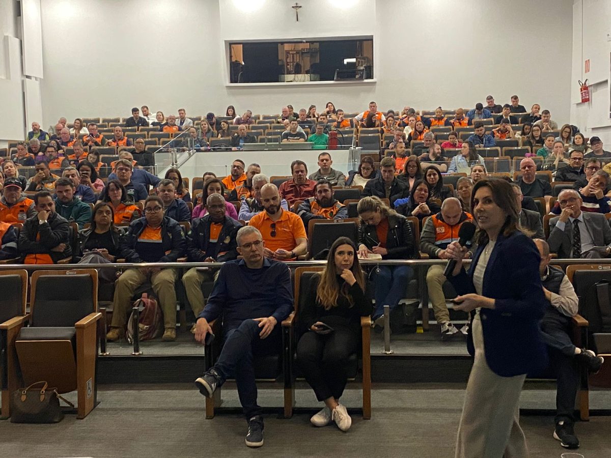 Em seminário, prefeita debate integração de Defesa Civil e Assistência Social