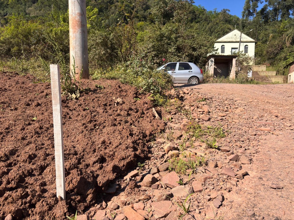 Comunidade busca identificar moradores para solucionar conflito sobre áreas de terra